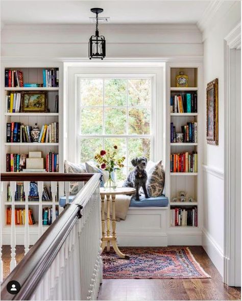 Colonial House Interior, New England Colonial, Colonial Interior, Traditional Interior Design, New England Homes, Traditional Interior, Colonial House, House Interior Decor, Book Shelf