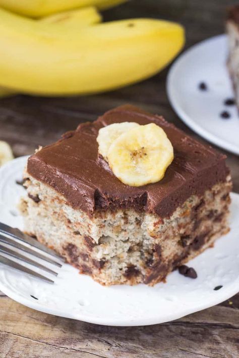 This Chocolate Chip Banana Cake with Chocolate Frosting is filled with big banana flavor, super moist & dotted with chocolate chips! The best way to use up those brown bananas! Snacking Cakes, Banana Chocolate Chip Cake, Banana Cake Recipe Easy, Milkshake Recipe Chocolate, Big Banana, Cake With Chocolate Frosting, Banana Chocolate Chip Cookies, Kid Foods, Chocolate Banana Muffins