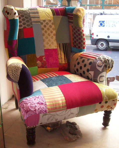 yet another patchwork armchair... Patchwork Chairs, Patchwork Armchair, Funky Chairs, Simple Designs To Draw, Boho Bedroom Decor, Beautiful Chair, Creative Skills, Cool Chairs, Furniture Pieces