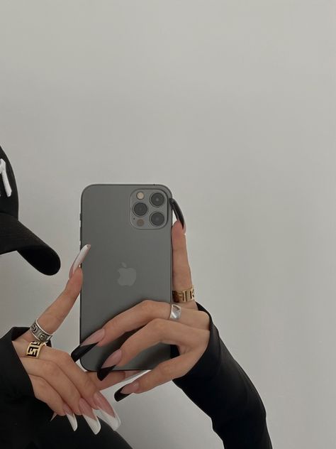 Iphone Inspiration, Holding Phone, Baby Cartoon Drawing, Black Photos, Grey Aesthetic, Inspiration Pics, Iphone Obsession, Story Insta, Phone Case Ideas