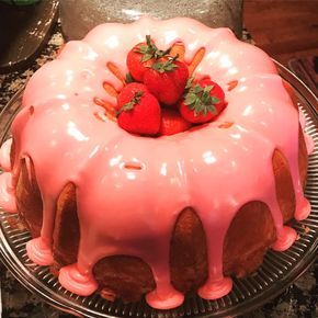 Strawberry Cream Cheese Pound Cake, Cheese Pound Cake Recipe, Cream Cheese Pound Cake Recipe, Cheese Pound Cake, Strawberry Pound Cake, Strawberry Cake Recipes, Cream Cheese Pound Cake, Pound Cake Recipe, Pound Cake With Strawberries