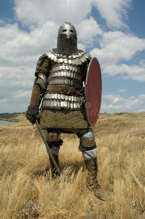 European Knight, Knight Medieval, Viking Armor, Medieval Armour, Historical Warriors, Festival Image, Ancient Warfare, Historical Armor, Knight Armor