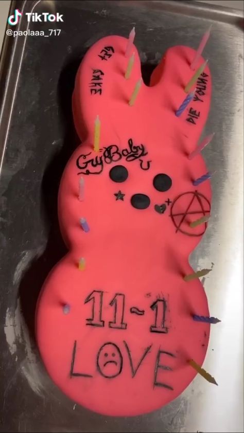 Lil Peep Graduation Cap, Lil Peep Birthday Cake, Lil Peep Painting Ideas, Lil Peep Nails Acrylic, Lil Peep Bracelet, Lil Peep Tattoo Ideas, Peep Cake, Peeps Cake, Hellboy Tattoo