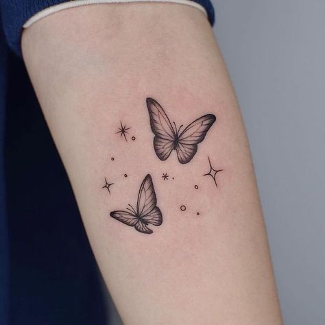 Butterflies Tattoo, Sparkle Tattoo, Tato Minimal, Tato Henna, Small Butterfly Tattoo, Butterfly Tattoos For Women, Star Tattoo Designs, Inspiration Tattoos, Stylist Tattoos