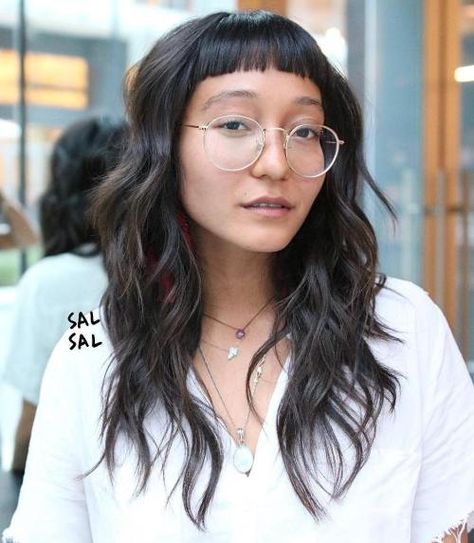 Long Wavy Hairstyle With Extremely Short Bangs Baby Bangs Long Hair, Ashy Blonde Balayage, Very Short Bangs, Bangs And Glasses, Side Bangs Hairstyles, Haircuts For Long Hair With Layers, Baby Pony, Baby Bangs, Hairstyles With Glasses