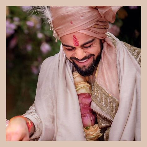 Pale pink and gold chanderi safa #celebrityweddings #viratkohli #virushka #safas #pink #groom #menfashion #groomwear Virat Kohli Wedding, Virat Kohli Marriage, Long Hair Bridal Styles, Groom Indian Wedding Outfits, Groom Turban, Anushka Virat, Long Hair Bridal, Virat Kohli Hairstyle, Indian Cricketers