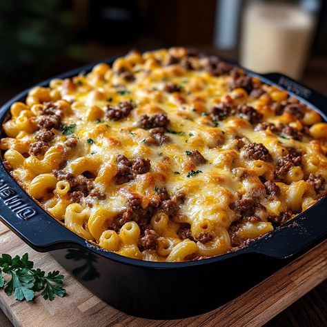 Beefy Mac and Cheese Casserole is the ultimate comfort food that combines tender ground beef, creamy cheese, and macaron Cheesy Beef And Macaroni, Baked Hamburger Macaroni Casserole, Roast Beef Mac And Cheese, Mac And Cheese Recipe With Ground Beef, Mac And Cheese With Minced Meat, Mac And Cheese With Hamburger Meat, Mac And Beef Recipe, Ground Beef Elbow Macaroni Recipes, Mac And Cheese Recipe With Meat