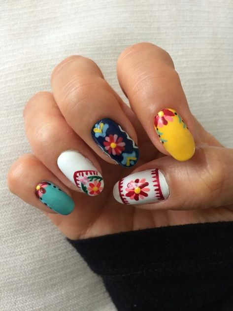 Mexican Gel Nail Designs, Mexico Pedicure Ideas, Spanish Inspired Nails, Mexican Tile Nail Art, Mexico Nail Art, Fiesta Nails Designs, Folk Art Nails, Mexican Theme Nails, Cinco De Mayo Nails Ideas