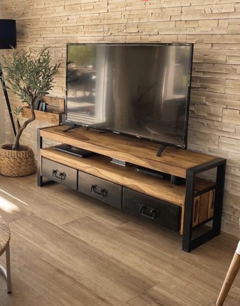 Tv Table Industrial, Live Edge Entertainment Center, Wooden Tv Table Ideas, Rack Industrial Sala, Modern Lodge Living Room, Lodge Living Room, Industrial Style Living Room, Wood Tv Unit, Industrial Tv Stand