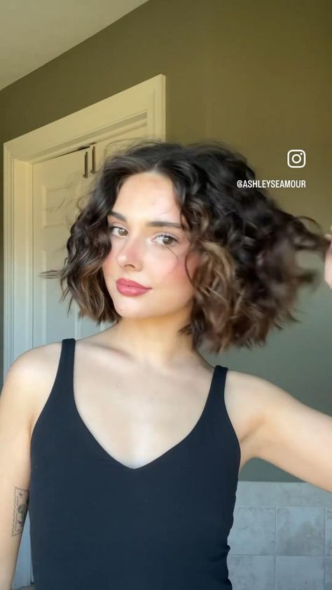 Simple Short Bob Hairstyles, Cute Way To Style Short Hair, Crazy Hair Ideas For Short Hair, Short Hairstyle Women Plait, Hairstyle For Short Hair Curly, Romantic Short Hairstyles, Short Hair Curly Styles Tutorials, Naturally Curly Short Hairstyles, Fancy Bob Hairstyles