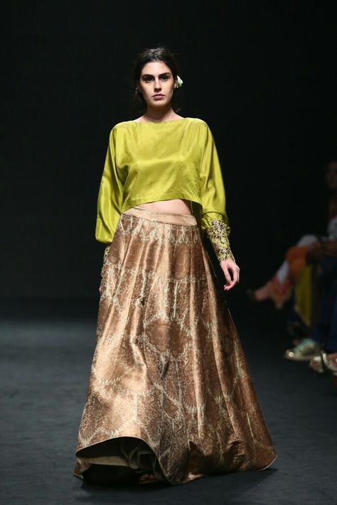 Lajjoo C at Lakmé Fashion Week summer/resort 2018 Lakme Fashion Week 2023 Indian Suits, Lakme Fashion Week 2023 Summer, Lakme Fashion Week 2023 Indian, Lakme Fashion Week 2023, Blouse 2023, Bridal Trousseau, Fashion Week 2023, Indian Party, Indian Party Wear