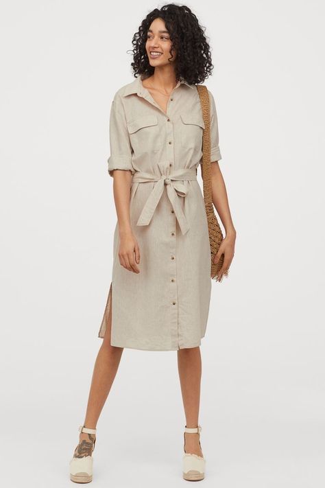 These 21 New H&M Dresses Look Designer, but They're All Less Than $50 Islandic Sweater, Safari Dress, Collared Shirt Dress, Dress Beige, Hm Dress, Fashion Company, World Of Fashion, Sliders, Linen Blend