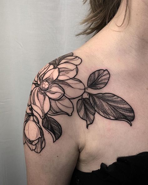 Daniela Spielberger-Borges | The Ol‘ specialty of the house for dear Anna 🌸🤍 . . #leipzigtattoo #magnolia #magnoliatattoo #spring #engravingtattoo… | Instagram Magnolia Flower Tattoo Color, Neotraditional Magnolia Tattoo, Tattoo Ideas Female First Tattoo, Shoulder Leaves Tattoo, Magnolia Shoulder Tattoo, Magnolia Tattoo Sleeve, Mountain Laurel Tattoo, Magnolia Flower Tattoo, Gardenia Tattoo