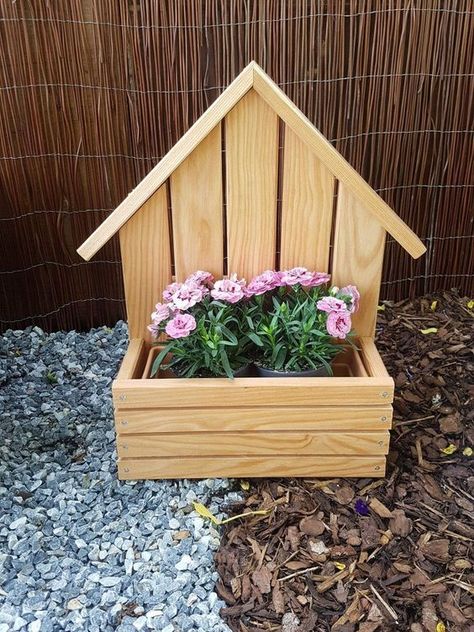 Diy Wood Planters, Outdoor Wood Projects, Garden Planter Boxes, Diy Planter Box, Wood Projects For Beginners, Wooden Planter, Diy Outdoor Furniture Plans, Diy Pallet Furniture Outdoor, Wood Art Projects