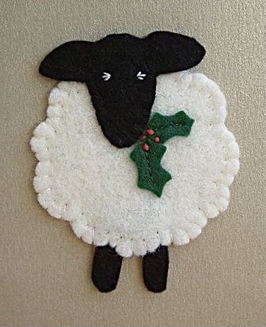 Christmas Sheep Craft, Sheep Felt Pattern, Sheep Ornament Diy, Lamb Applique Pattern, Sheep Felt Ornament, Sheep Crafts, Ornament Template, Christmas Stockings Diy, Felt Crafts Patterns