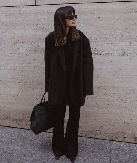 The Frankie Shop (@thefrankieshop) • Instagram photos and videos Black Boyfriend Blazer Outfit, Boyfriend Blazer Outfit, Total Black Outfit, Black Boyfriend, The Frankie Shop, Blazer Outfit, Frankie Shop, Boyfriend Blazer, Total Black