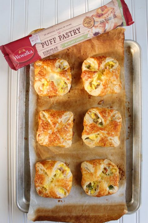 Breakfast Turnovers, Breakfast Puff Pastry, Ham Cheese Puff Pastry, Puff Pastry Recipes Savory, Spring Appetizers, Hand Pies Savory, Eggs And Cheese, Ham Breakfast, Hand Pie Recipes