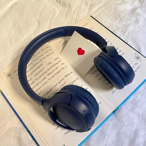 Headphones Blue Aesthetic, Light Blue Academia Aesthetic, Blue Reading Aesthetic, Dark Blue Academia Aesthetic, Blue Headphones Aesthetic, Dark Blue Academia, Dark Blue Headphones, Jbl Headphones Aesthetic, Headphones Picture