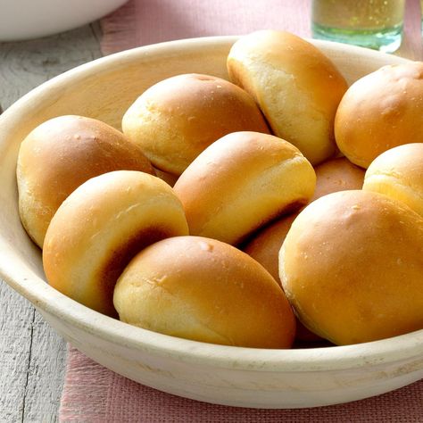 Pillow-Soft Dinner Rolls Recipe -The dough for these rolls has a nice texture and is simple to shape. The recipe came from an old church cookbook. —Norma Harder, Weyakwin, Saskatchewan Pan Rolls Recipe, Soft Dinner Rolls, Dinner Roll Recipe, Fluffy Dinner Rolls, Dinner Roll, Spaghetti Dinner, Homemade Rolls, Yeast Rolls, Dinner Rolls Recipe