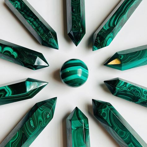 Jac on Instagram: “🐍 Marvelous Malachite 🐍 I loved hearing your opinions on yesterday’s post, so let’s do it again! If Malachite were a zodiac sign, which…” Moon Rituals, Peace And Balance, Malachite Crystal, Candles Jewelry, Crystal Aesthetic, Pretty Rocks, Green Malachite, Do It Again, Healing Meditation