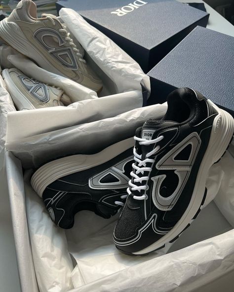 20s 🇰🇷 ㅈㅅ on Instagram: “DiorB30 #diormensspring22” Jordan Shoes Men, Sneaker Head Men, Swag Sneakers, Women Nike Shoes, Shoes Sneakers Men, Shoes Air Max, Nike Shoes Air, 2000s Fashion Trends, Save Instagram