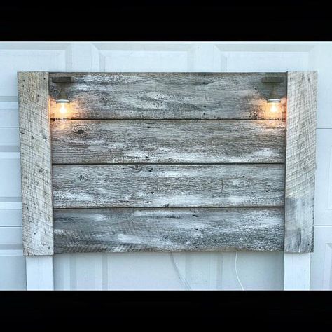 Rustic Headboard with Mason Jar Lights. Rustic home decor. Barnwood Headboard, Primitive Diy, Shabby Chic Decor Vintage, Vintage Shabby Chic Decor, Mason Jar Lights, Reclaimed Wood Headboard, Chic Living Room Decor, Beautiful Headboards, Rustic Headboard