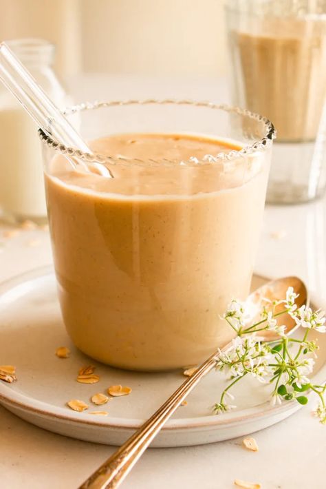 Easy Peanut Butter Banana Smoothie Recipe (no yogurt) Peanut Butter Banana Smoothie Recipe, Smoothie Without Yogurt, Smoothie Breakfast, Protein Oats, Peanut Butter Banana Smoothie, Midday Snack, Banana Smoothie Recipe, Easy Peanut Butter, Good Eat