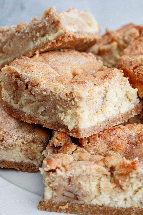 Snickerdoodle cheesecake bars combine a classic snickerdoodle cookie base with a rich, sweet cheesecake layer for the ultimate bar experience Snickerdoodle Cheesecake Bars, Cheesecake Bars Recipes Easy, Cheesecake Flavors, Snickerdoodle Cheesecake, Cheesecake Bars Easy, Cheesecake Bar, Baking Recipes Pie, Cheesecake Layer, Snickerdoodle Cookie