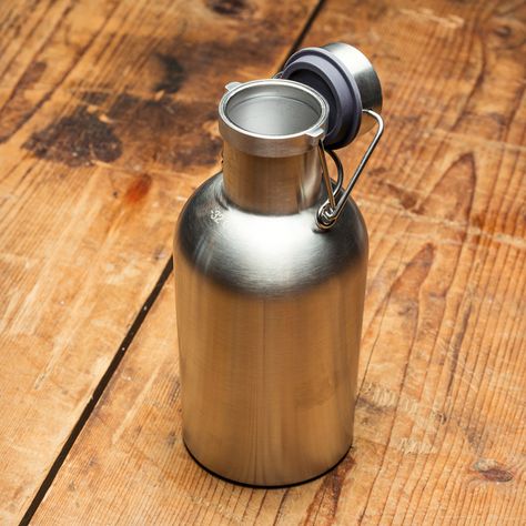 Bring Fresh Beer Home with The Stainless Steel Growler | Cool Material Material Gifts, Sweet Red Wines, Vintage Containers, Technology Gifts, The Beer, Hip Flask, Wine Enthusiast, Sparkling Wine, Gifts For Men