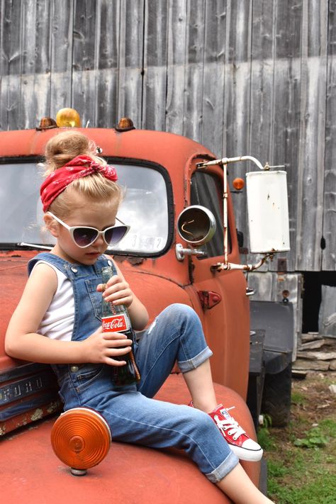 Summer Kid Photoshoots, 50s Family Photoshoot, 50th Day Of School Kindergarten Dress Up, Girls 50s Outfit Kids, Kids 50s Outfit Girl, Fun Kid Photoshoot Ideas, Rockabilly Photoshoot Ideas, Fun Toddler Photoshoot Ideas, Fun Kids Photoshoot Ideas