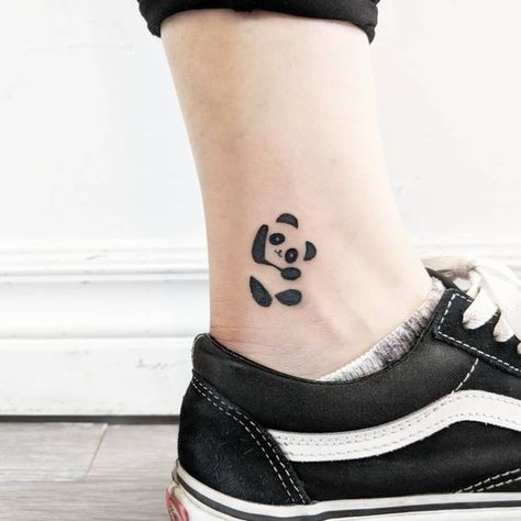 Oso panda saludando - Tatuajes para Mujeres. Encuentra esta muchas ideas mas de Tattoos. Miles de imágenes y fotos día a día. Seguinos en Facebook.com/TatuajesParaMujeres! Bear Tattoo Ideas, Panda Bear Tattoos, Ankle Tattoo Designs, Panda Tattoo, Ankle Tattoos For Women, Bear Tattoos, Inspiration Tattoos, Cute Tiny Tattoos, Bear Tattoo