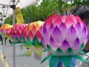 Lotus Lantern, Road To Nowhere, Lantern Art, Lantern Craft, Painted Glass Vases, Lantern Ideas, Diy Lanterns, Lantern Festival, How To Make Lanterns