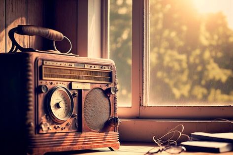 Retro Radio Aesthetic, Vintage Radio Aesthetic, Radio Images, Midnight Burger, Radio Aesthetic, Radio Photo, Movie Intro, Beautiful Moon Pictures, Plant Cells