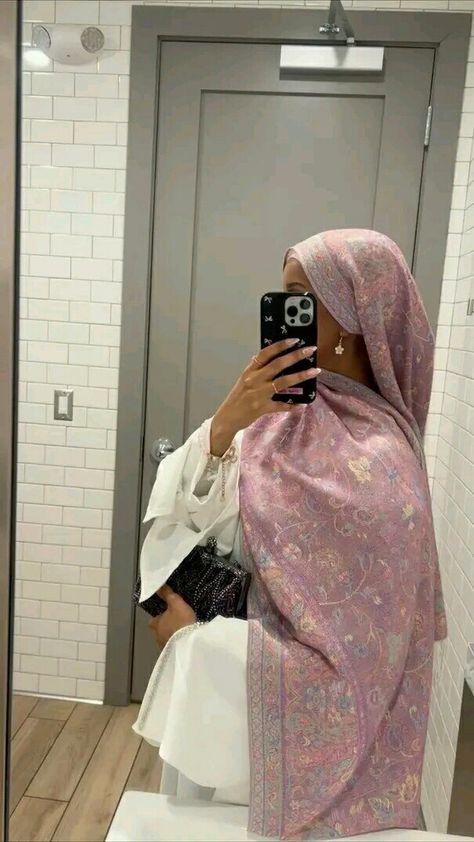 Hijabi Mirror Selfie, Pashmina Outfit, Cami Outfits, Christian Veil, Summer Hijabi, Halal Outfits, Hijab Fashion Summer, Date Night Outfit Ideas, Estilo Hijab