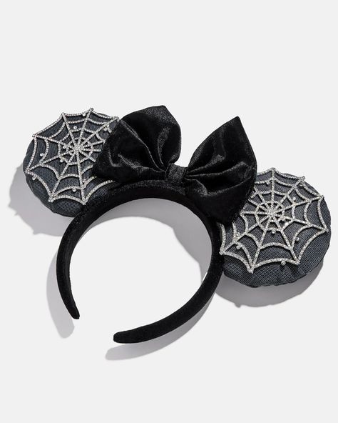 Trick or Treat! Check out the new spooky and stylish Disney Minnie Mouse Halloween-themed Ears (Headbands) that launched at BaubleBar. https://disneymouseketeer.com/new-disney-minnie-mouse-halloween-ears-at-baublebar/ #disney #disneyland #disneyworld #disneygram #disneylife #disneyprincess #waltdisneyworld #disneypintrading #mickeymouse #minnieears #minniemouseears #baublebar #disneyparks #mickeyears #disneyfan #disneylove #disneyplus #waltdisney #halloween #instadisney #disneylandparis #di... Disney Headband, Disney Ears Headband, Disney Fits, Disney Headbands, Disney Earrings, Disney Bracelet, Minnie Mouse Halloween, Hair Necklace, Minnie Mouse Ears Headband