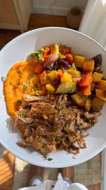 Cailee Fischer on Instagram: "apple cider pulled pork bowls with mashed sweet potatoes & maple veggies 🥕🍁🍎✨  everything you’ll need for this recipe is listed below and full instructions are on my website (they are too long to type in the description lol)   comment ‘RECIPE’ to get the link to this recipe sent straight to your DMs!! 🫶🏻   what you’ll need:    FOR THE PORK:  2 1/2 - 3 lbs pork butt (shoulder) 2 cups apple cider 1 cup chicken broth 1 medium onion, diced 4 cloves garlic, minced 1/4 cup apple cider vinegar 1 tbsp Dijon mustard  2 tbsp brown sugar  2 tsp smoked paprika 2 tsp garlic powder 1 tsp onion powder 1/2 tsp ground cinnamon 1/4 tsp ground nutmeg Salt and pepper to taste 1-2 sprigs fresh thyme  FOR THE MASHED SWEET POTATOES: 3lbs sweet potato 4 tbsp butter 1/3 cup heavy Pulled Pork Bowls, Cider Pulled Pork, Apple Cider Pulled Pork, Pork Bowls, Crock Pots, Ground Nutmeg, Meal Recipes, Mashed Sweet Potatoes, Fresh Thyme