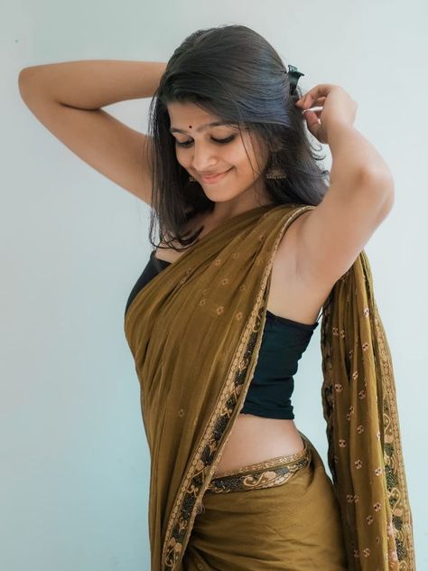 Stylish Saree, Indus Valley Civilization, Indus Valley, Girl Crush Fashion, Indian Woman, Stylish Sarees, Beautiful Smile Women, Indian Beauty Saree, Beautiful Outfits