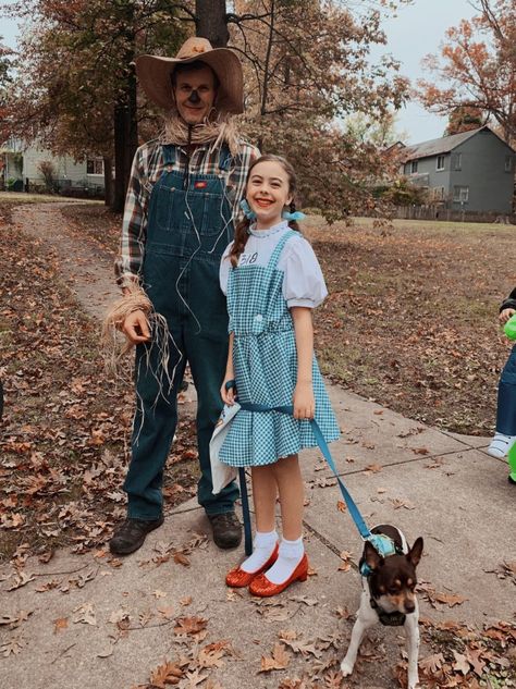 Wizard of Oz Scarecrow and Dorothy Costume tutorial Family Halloween Costumes With Kids, Judge Costume, Creepy Doll Costume, How To Style Faux Leather Leggings, Adult Mickey Mouse Costume, Style Faux Leather Leggings, Native American Halloween Costume, Wizard Of Oz Costume, Dorothy And Toto