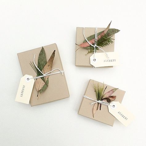 Natural Gift Wrapping, Jewelry Packaging Diy, Diy Packaging, Aussie Christmas, Australian Christmas, Packaging Diy, Gift Wrapping Inspiration, Handcrafted Gifts, Creative Gift Wrapping