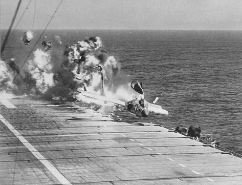 Uss Hancock, Aviation Accidents, Navy Training, Navy Carriers, Us Navy Aircraft, Fly Navy, Naval Aviation, Navy Aircraft Carrier, Aircraft Carriers