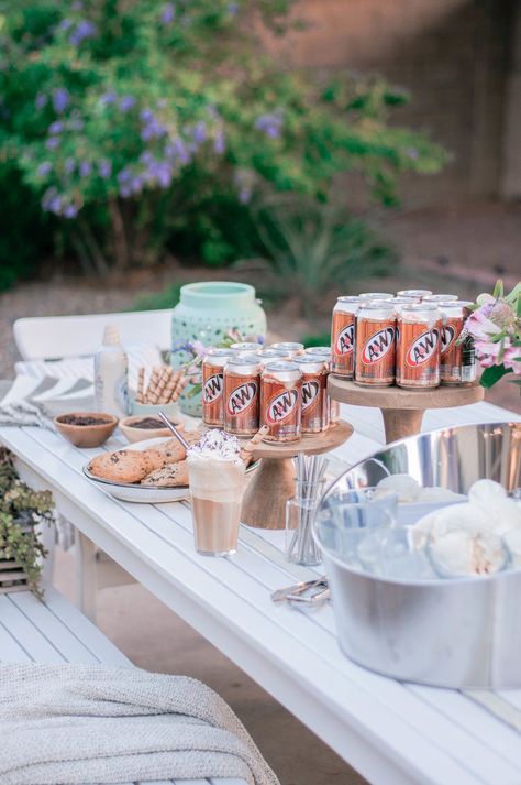 Root Beer Float Party, Summer Party For Kids, Root Beer Float Station, Ice Cream Float Bar, A&w Root Beer Float, Root Beer Floats Party, Backyard Summer Party, Root Beer Float Popsicles, Root Beer Float Bar