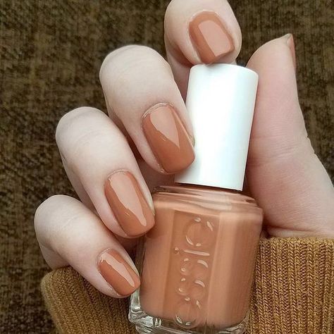 @essie on Instagram: “caramel-spiced and everything nice! meet #suitandtied from the new #essiewinter2017 collection. you'll want to snag this caramel nude shade…” Caramel Nails, Brown Nail Designs, Office Nails, Nail Polish Colours, Brown Nail Polish, Brown Nails Design, Brown Nail, Summer Nail Colors, French Nail Designs