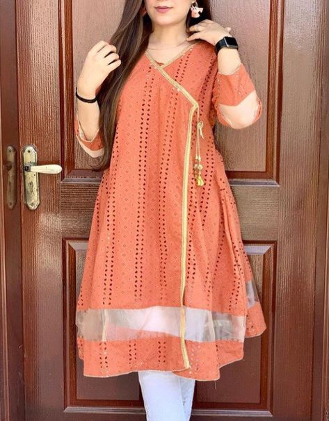 Trendy frock design Pakistani Frock Design Casual, Short Frock Design 2023, Frock Style Kurti Design, Frock Design Short, Uswa Zia, Pakistani Frock Design, Short Frock Dresses, Summer Frock Designs, Pakistani Kurti Designs