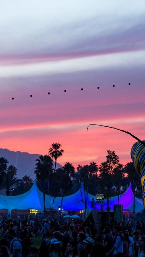 Coachella Festival Coachella Wallpaper, Iphone Phone Wallpapers, Festival Wallpaper, Coachella 2019, Iphone 6 Wallpaper, Anime Christmas, Cool Wallpapers For Phones, Coachella Festival, Phone Wallpaper Images