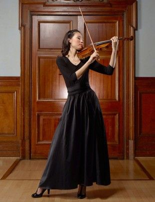 Violinist wearing Clara skirt Violinist Outfits Women, Black Orchestra Outfit, Concert Black Dress Orchestra, Orchestra Black Outfit, Concert Black Outfit Orchestra Formal, Black Concert Dress Orchestra, Violinist Outfit, Violinist Dress, Pianist Outfit