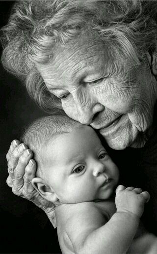 Older woman holding a baby Tenth Quotes, Foto Baby, Foto Tips, Aging Gracefully, Old People, Jolie Photo, 인물 사진, Cherished Memories, Best Memories