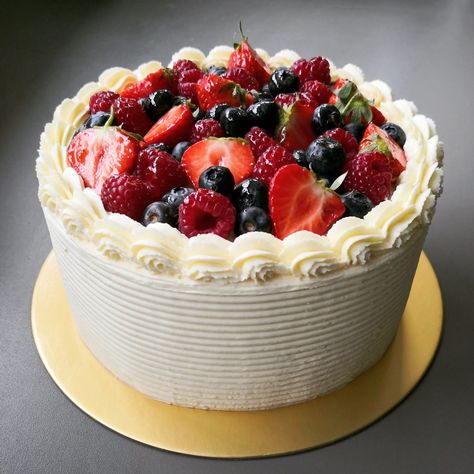 Cake Decorated With Fruit, Whipped Mascarpone, Fruit Cake Design, Berries And Cream, Fruit Cream, Mango Cake, Mascarpone Cream, 18th Birthday Cake, Cake Inspo