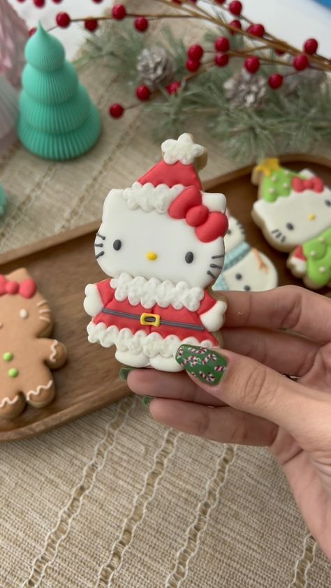 Jenny | for the Santa hello kitty cookie, I used the same cookie cutter as the xmas tree hello kitty! 🎅🏻🎄🥰 there are a bunch of small sections so … | Instagram Hello Kitty Christmas Cookies, Christmas Theme Cookies, Christmas Cookie Decoration Ideas, Hello Kitty Santa, Hello Kitty Xmas, Hello Kitty Navidad, Cookie Decorating Christmas, Kitty Cookies, Hello Kitty Christmas Tree