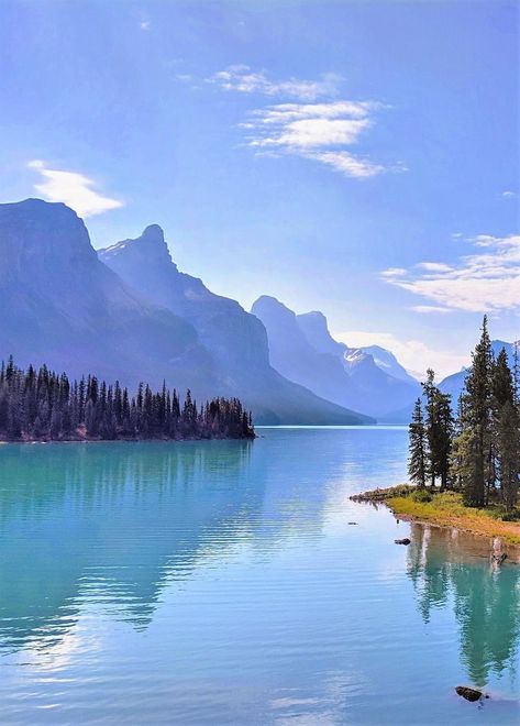 Pastel Background Wallpapers, Beautiful Landscape Paintings, Maligne Lake, Landscape Images, Landscape Photography Nature, Cute Couple Wallpaper, Photography Illustration, Winter Pictures, Homescreen Wallpaper