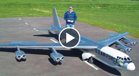 rc-b52 Radio Control Diy, Kombi Pick Up, Radio Controlled Aircraft, Avion Rc, Radio Control Airplane, B 52 Stratofortress, Radio Control Planes, Radio Controlled Boats, Station Service